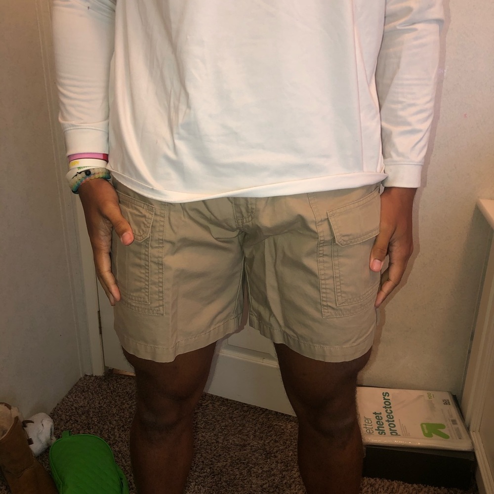 Men’s khaki shorts